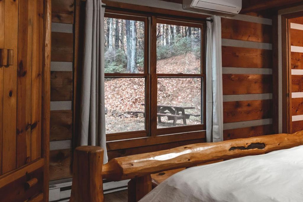 Deer Run Cabin At 36 North - Hot Tub Purlear Dış mekan fotoğraf